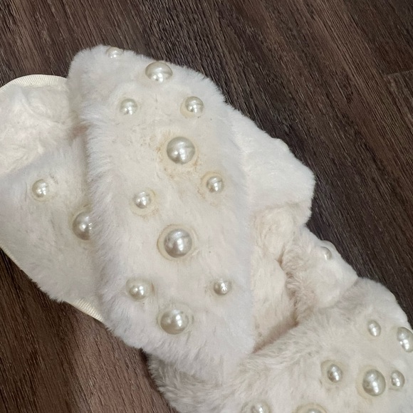 Pearl Faux fur plush fluffy slipper - Picture 1 of 4